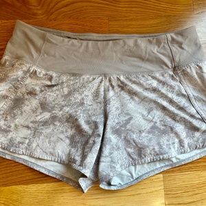 Lululemon Run Times Short II - Size 8 -Washed Marble Alpine White Silverscreen